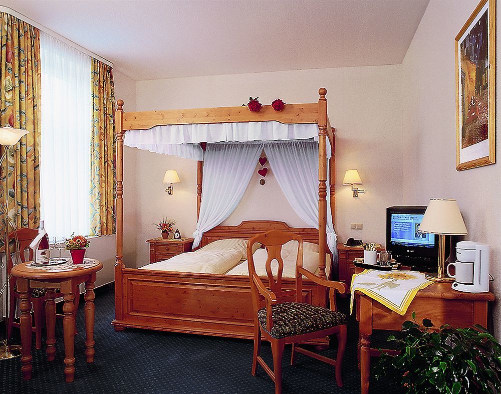 Lexow - Hotel An De Havenkant เทินนิง ภายนอก รูปภาพ